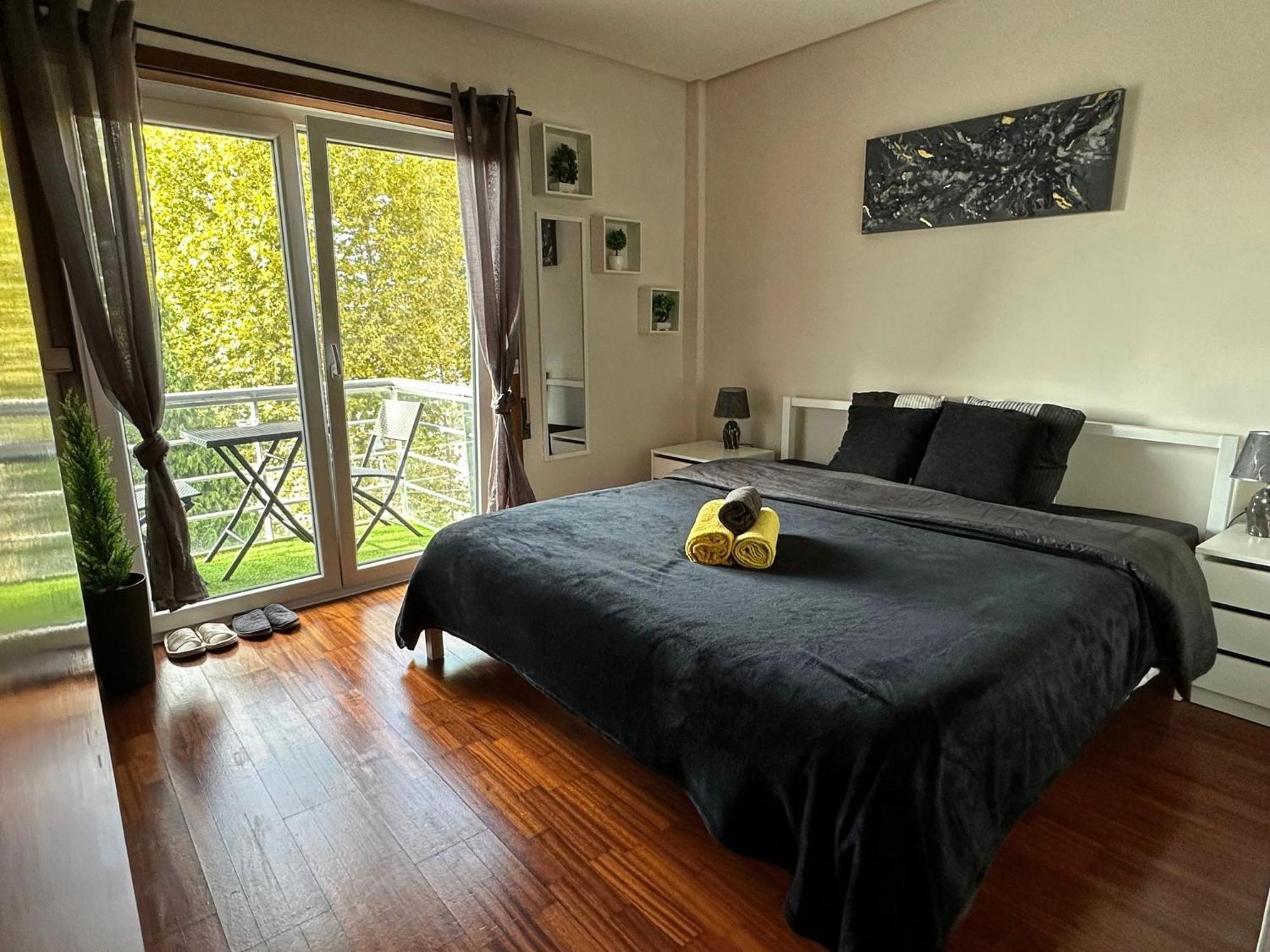 Modern Private Suite With Balcony & Bathroom - King And Queen Beds Vila Nova de Gaia Ngoại thất bức ảnh